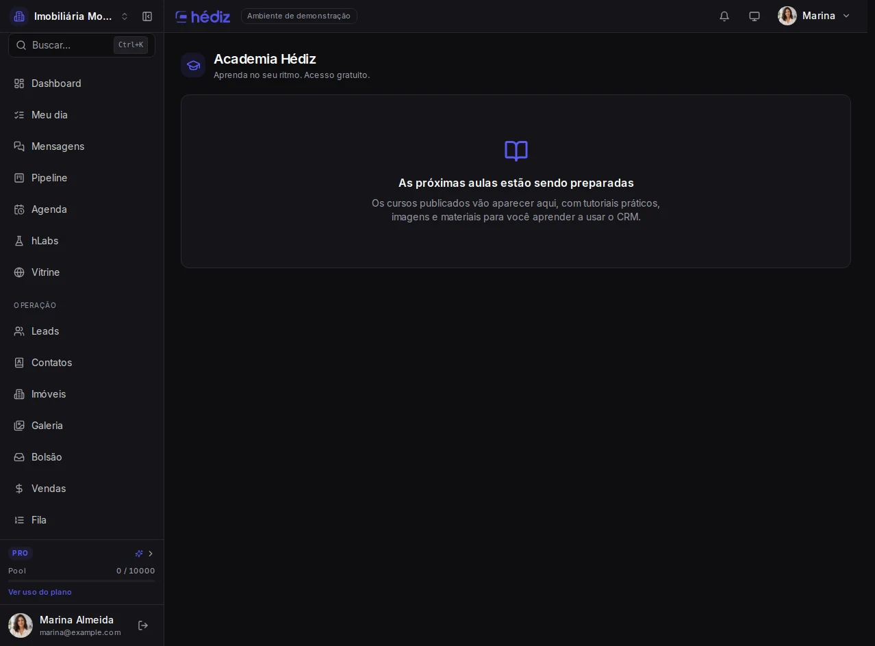 Abra seu menu: tela completa do CRM em crm_equipe, com Marina Almeida e dados fictícios.